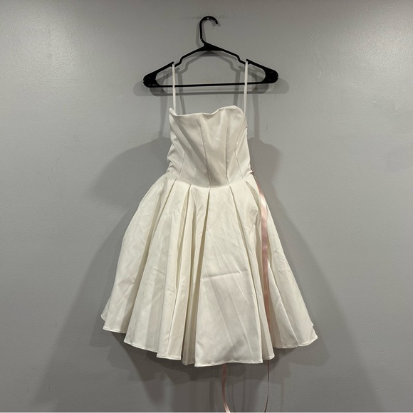 House of CB Dresses & Skirts - House of CB Emmanuela Small Tall